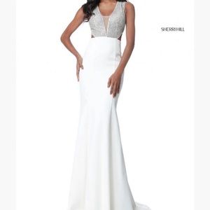 White Sherri hill size 6 style # 51699 NEVER WORN